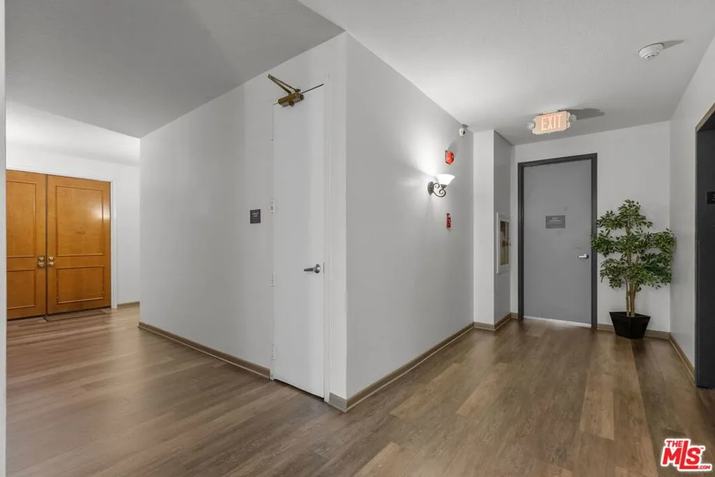 1271 Granville Avenue 307, Los Angeles, California 90025 home-pic-7